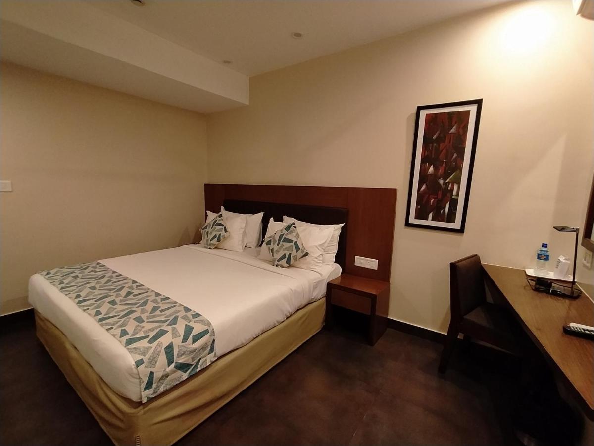 Park Residency Adoor Hotell Adur Eksteriør bilde