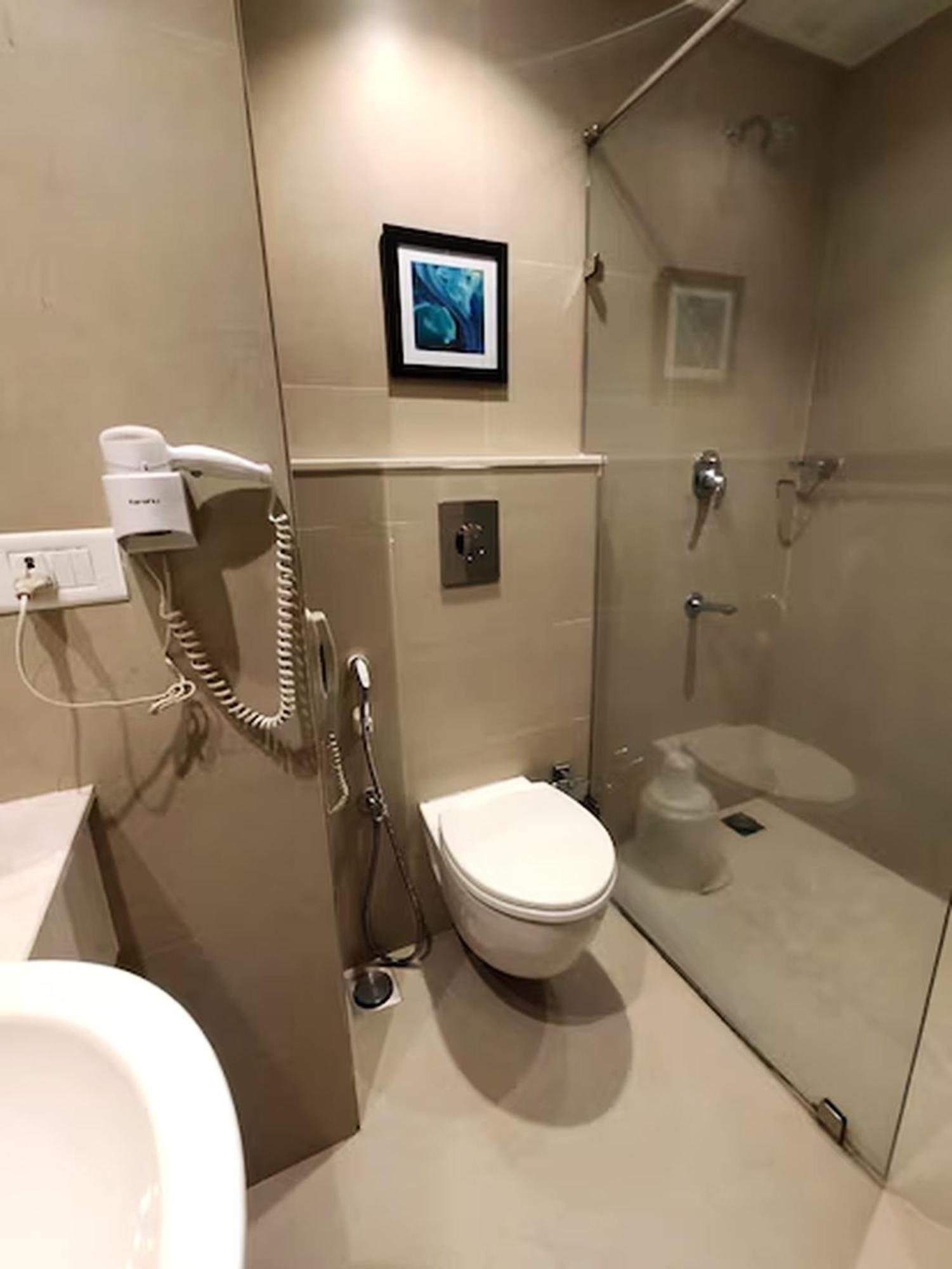 Park Residency Adoor Hotell Adur Eksteriør bilde